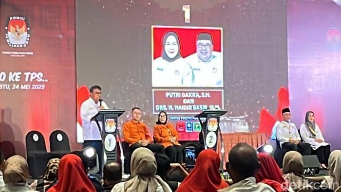 Cawalkot Palopo Putri Dakka tidak hadir dalam debat dan hanya diwakili wakilnya, Haidir Basir.