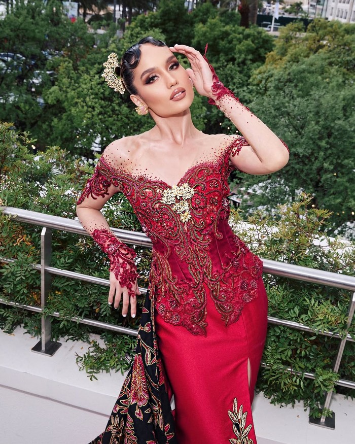 Cinta Laura