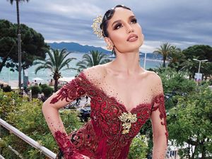 Potret Cinta Laura Mempesona Berkebaya di Festival Film Cannes