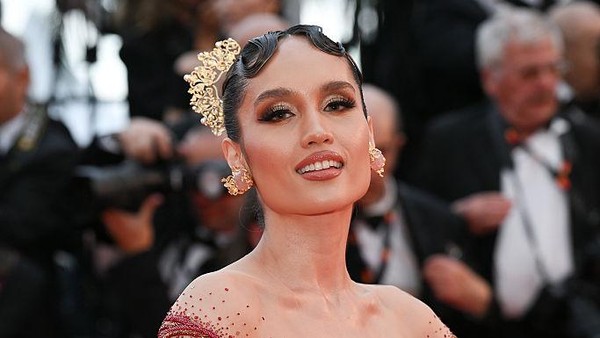 7 Pesona Cinta Laura di Red Carpet Cannes 2025, Pakai Kebaya Modern