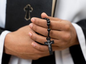 Susunan Doa Rosario Jumat 23 Oktober 2026: Mendalami Peristiwa Sedih