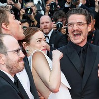 Film ‘Eddington’, garapan sutradara Ari Aster, turut menampilkan Joaquin Phoenix. Berlatar waktu Mei 2020 di Eddington, New Mexico, film ini menggambarkan ketegangan sosial yang memicu konflik antarwarga di tengah wabah COVID-19. (Foto: Lyvans Boolaky/Getty Images)