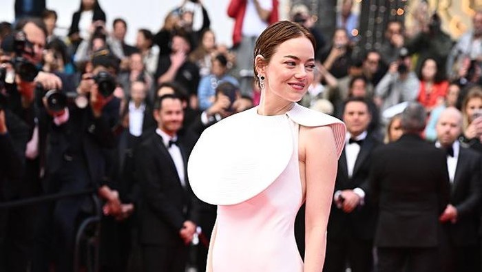 CANNES, FRANCE - MAY 16: Emma Stone attends the 