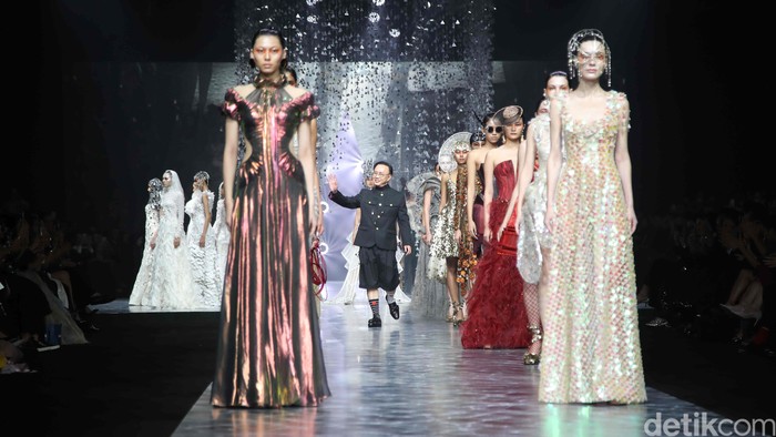 Fashion Show Eddy Betty Luminescence 2025 Fashion Show Eddy Betty Luminescence 2025