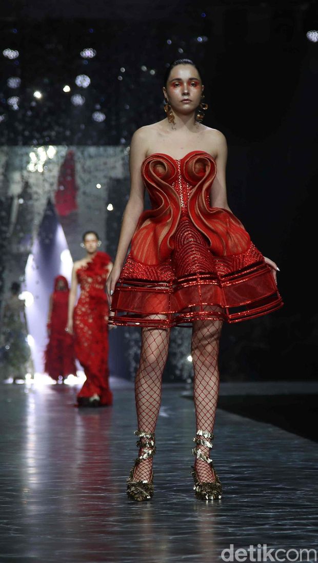 Fashion Show Eddy Betty Luminescence 2025