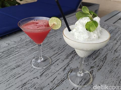 Dua di antara beragam jenis minuman yang bisa dipesan di Flamingo Beach Club.