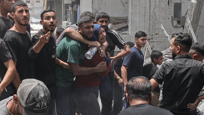JABALIA, GAZA - MAY 17: Civil Defense teams and residents of the region carry out search and rescue operations in the area where the Israeli attack took place on the Jabalia area in the northern Gaza Strip on May 17, 2025. During the search and rescue operations, a Palestinian woman was rescued alive from under the rubble. (Photo by Abdalhkem Abu Riash/Anadolu via Getty Images)