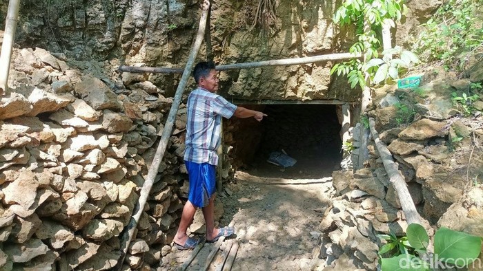 Gua Kolotok di Sukabumi.
