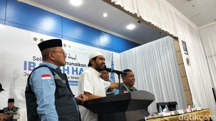 Gubernur Aceh Muzakir Manaf alias Mualem. (Foto: Agus Setyadi/detikSumut).