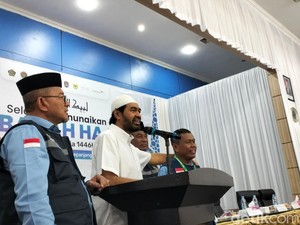 Mualem Ingatkan Jemaah Haji Aceh Banyak Sabar-Ikhlas saat di Arab Saudi
