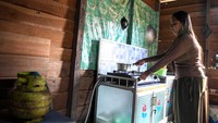 Upaya distribusi menyusuri danau dan pelosok ini mencerminkan semangat pemerataan akses energi hingga ke ujung wilayah. Energi yang adil bukan sekadar wacana, tapi terus diupayakan agar benar-benar dirasakan semua lapisan masyarakat.