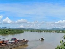 Ponton Tabrak Jembatan Salimbatu di Bulungan, Pengendara Panik