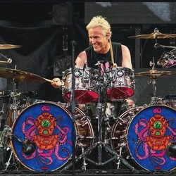 Cabut dari Band, Josh Freese Ngaku Gak Suka-suka Amat Musik Foo Fighters Cabut dari Band, Josh Freese Ngaku Gak Suka-suka Amat Musik Foo Fighters
