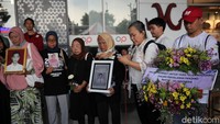 Doa bersama diadakan di bekas Mal Klender, Jakarta Timur, lokasi yang menjadi saksi bisu amuk massa pada kerusuhan Mei 1998 yang menewaskan 400 orang.