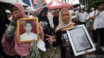 Keluarga Korban Mei 98 Napak Tilas Tragedi Mal Klender
