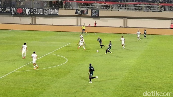 Laga PSS Sleman vs Persija di Stadion Maguwoharjo, Sleman,  Sabtu (17/5/2025).