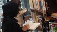 Momentum Hari Buku Nasional menjadi pengingat pentingnya budaya literasi demi kemajuan generasi bangsa yang berpikir kritis.