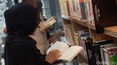 Masyarakat Nikmati Hari Buku Nasional di Perpustakaan TIM