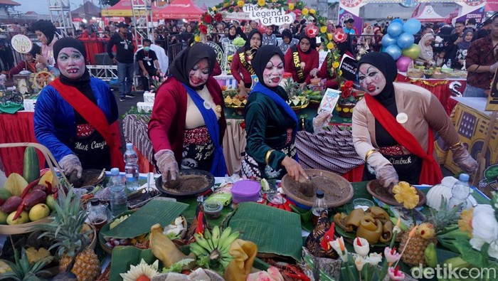 Merihanya Festival Rujak Uleg Menyambut HUT Kota Surabaya