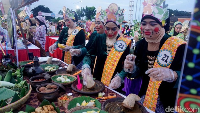 Merihanya Festival Rujak Uleg Menyambut HUT Kota Surabaya