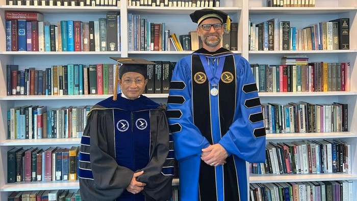 Menag Nasaruddin Umar  raih gelar Doctor of Divinity dari Hartford International University, Jumat (16/5/2025).