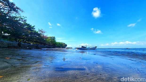 Pantai Minajaya, Sukabumi.