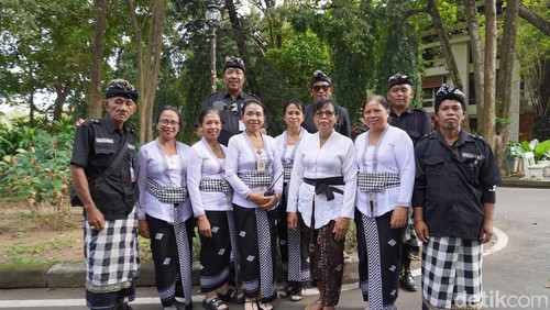 Beberapa pecalang perempuan yang ikut Gelar Agung Pecalang di Lapangan Renon, Sabtu (17/5/2025).