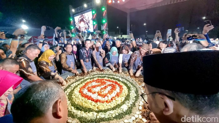 Pembukaan Festival Rujak Uleg 2025 di Surbaya