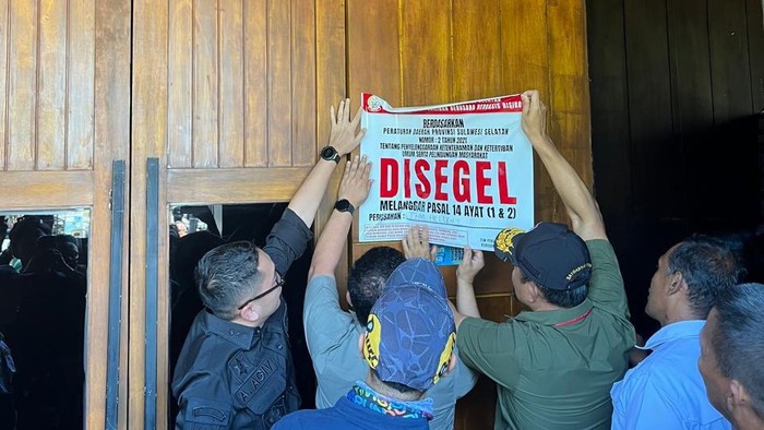 Pemprov Sulsel bersama Pemkot Makassar menyegel THM di Makassar yang melanggar perizinan.