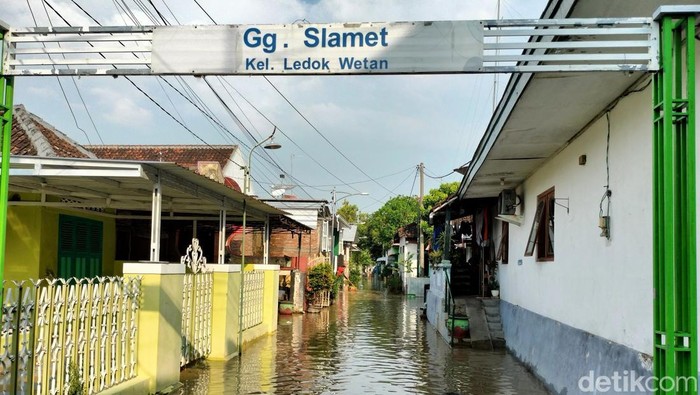 Pemukiman bataran sungai  bengawan solo terendam banjir