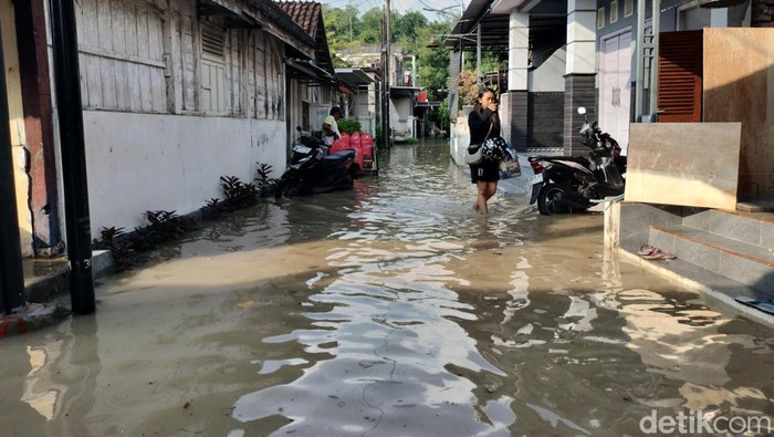 Pemukiman bataran sungai bengawan solo terendam banjir Pemukiman bataran sungai bengawan solo terendam banjir