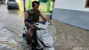 Siaga Merah! Bengawan Solo Mulai Banjiri Perkampungan Bojonegoro