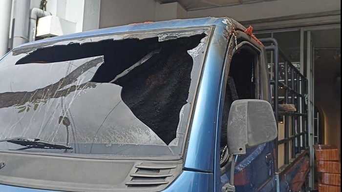Penampakan Pikap Yang Rusak Akibat Dibakar OTK