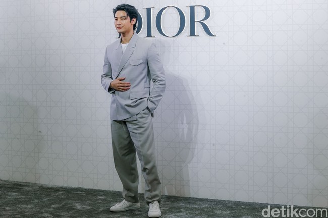 Ini bukan pertama kalinya Apo Nattawin berkunjung ke Jakarta. Sebelumnya dia datang bersama Mile Phakphum, Bas Asavapatr, dan Tong Thanayut untuk acara The Magical ManSuang pada tahun 2023. Foto: Grandyos Zafna/detikcom