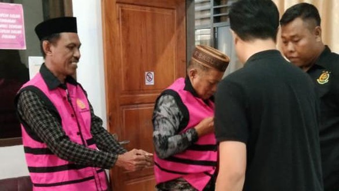 Kepala Desa (Kades) Buntulia Selatan berinisial SMB di Kabupaten Pohuwato, Gorontalo, ditetapkan sebagai tersangka kasus korupsi dana desa senilai Rp 342 juta.