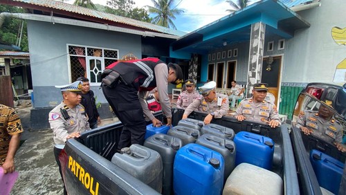 Polres Manggarai Timur mengamankan 315 liter miras dalam operasi Pekat.