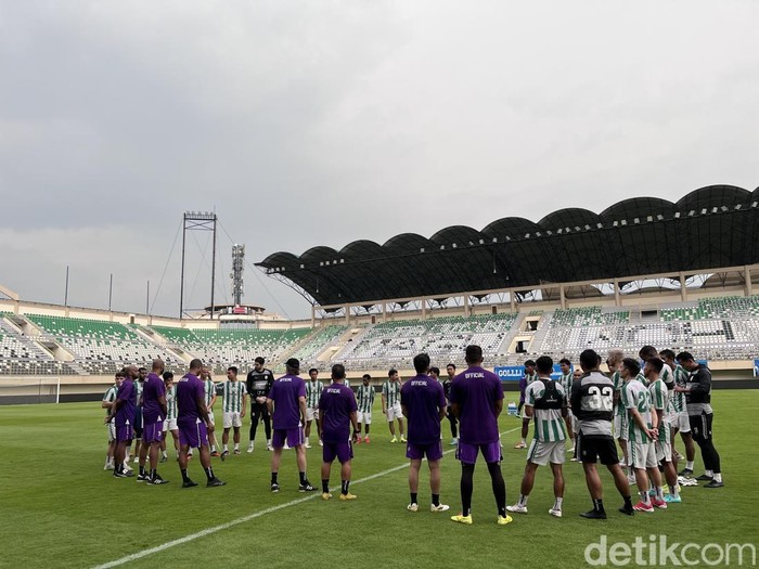 Official training PSS Sleman jelang menghadapi Persija Jakarta di Stadion Maguwoharjo, Sleman Jumat (16/5/2025).