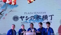 Sejumlah sosok yang menyukseskan food court ini hadir memberi sambutan. Kini tenant yang hadir juga lebih banyak, dari 7 berkembang menjadi 12. Foto: Detikcom / Atiqa Rana