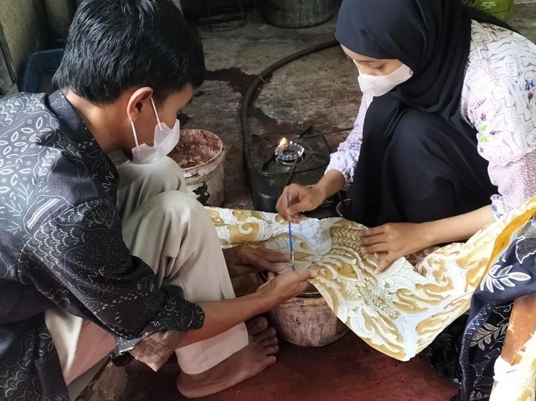 Potret Tangkas Siswa Disabilitas, Pagi Sekolah-Sore Membatik
