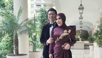 Duh, lengket banget nih Incess sama Pak RB. Foto: instagram Syahrini