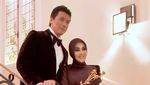 Senyuman Manis Syahrini Dapat Penghargaan di Cannes
