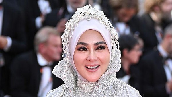 7 Gaya Glamor Syahrini, Tampil Heboh di Cannes Film Festival 2025