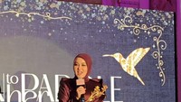 Lama tak muncul di dunia hiburan, Syahrini menarik perhatian usai dirinya tampil di Festival Film Cannes 2025. Foto: Instagram @princessyahrini