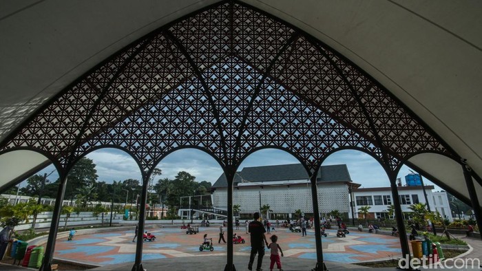 Taman Alun-Alun Dan Hutan Kota Depok (Albar)
