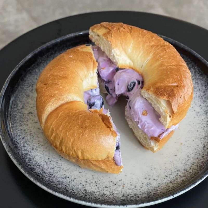 tempat ngopi punya bagel enak di Jakarta