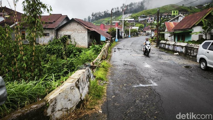 Lokasi kecelakaan maut yang menewaskan lima orang di Gondosuli, Tawangmangu.