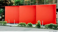 Jika biasanya toilet berbentuk kotak dan berwarna putih, toilet di Shibuya ini justru seperti pintu masuk menuju restoran mewah dengan bagian luar berwarna merah cabai mengkilat. Toilet ini bernama Higashi Sanchome dirancang oleh Nao Tamura. Foto: via The Smart Local