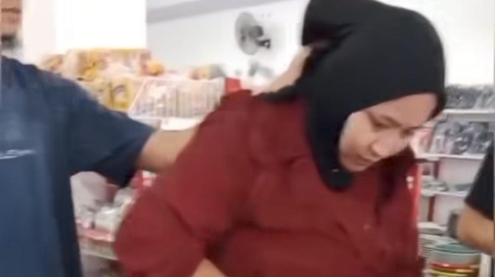 Viral wanita kepergok maling di minimarket Takalar.