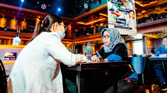 Peringatan Hari Kanker Ovarium Sedunia setiap 8 Mei menjadi pengingat pentingnya kesadaran akan kesehatan reproduksi perempuan. Tahun 2025 menandai tahun ke-13 kampanye global ini, mengusung tema No Woman Left Behind, yang menekankan kesetaraan akses terhadap informasi, diagnosis dini, dan perawatan berkualitas.