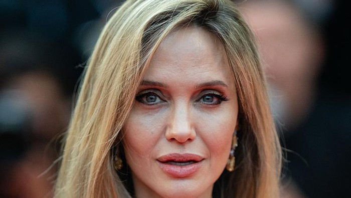 Angelina Jolie Pertimbangkan Pindah ke Kamboja, Tinggalkan AS